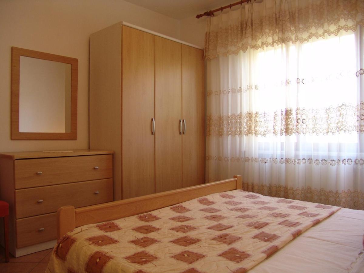 Apartments Bozica Krk Town Buitenkant foto