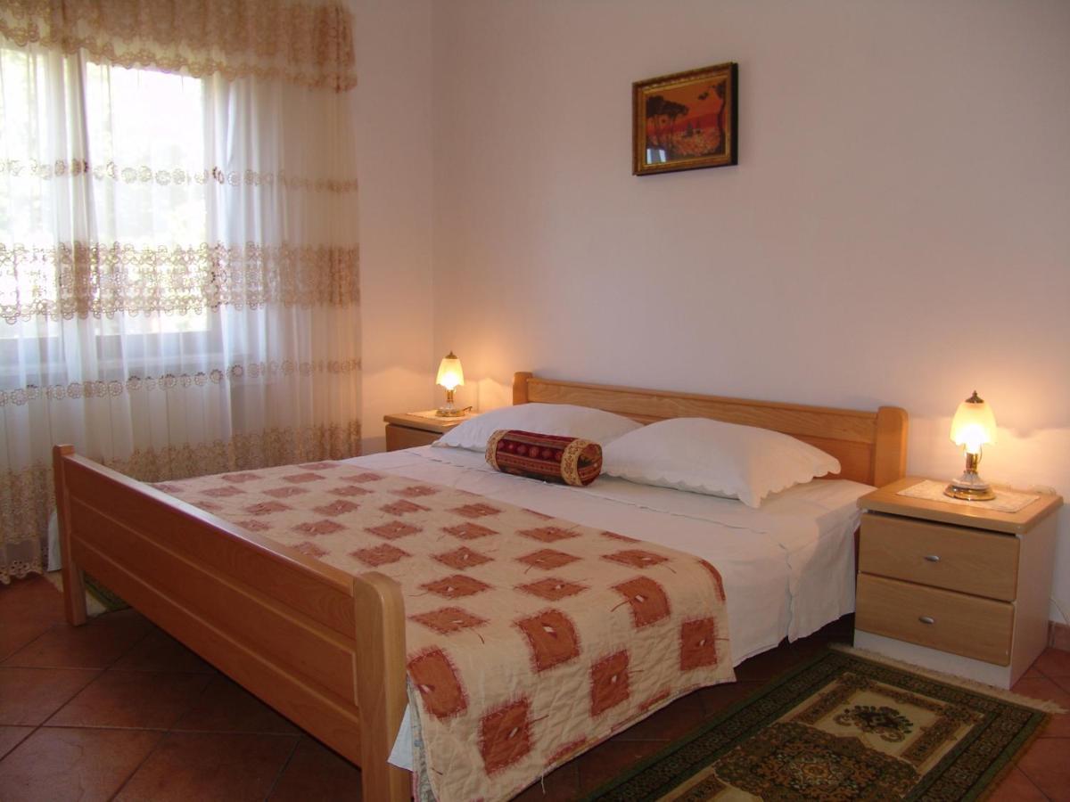 Apartments Bozica Krk Town Buitenkant foto