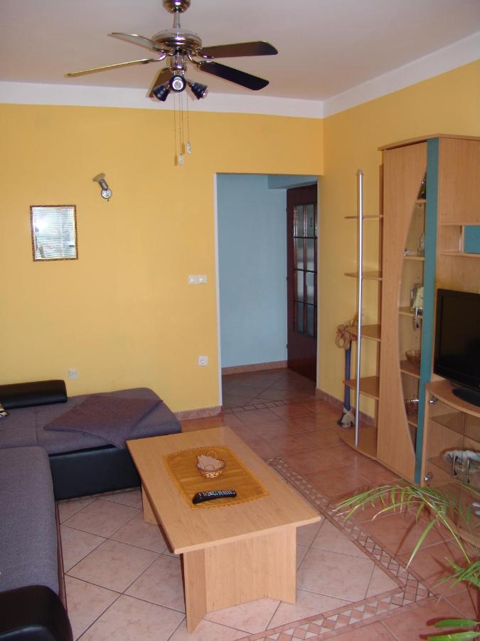 Apartments Bozica Krk Town Buitenkant foto