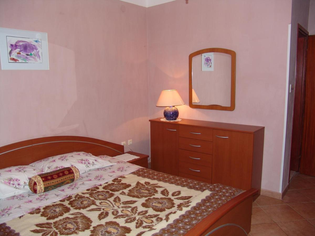 Apartments Bozica Krk Town Buitenkant foto